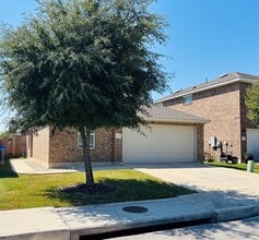 1310 Walden Pond Dr in Pflugerville, TX - Building Photo - Building Photo