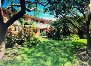 811 NE 14th Pl in Fort Lauderdale, FL - Building Photo - Building Photo