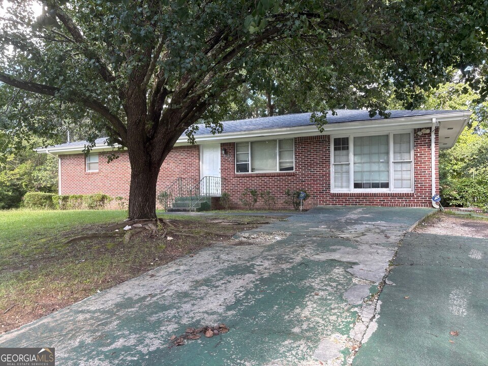 6826 Mayo Dr in Riverdale, GA - Foto de edificio