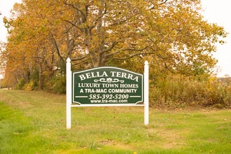 Bella Terra Place in Webster, NY - Foto de edificio - Building Photo