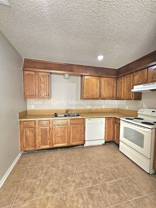 101 E Broadway St in Owasso, OK - Building Photo - Building Photo