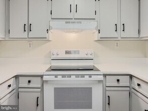 18520 Boysenberry Dr in Montgomery Village, MD - Building Photo - Building Photo