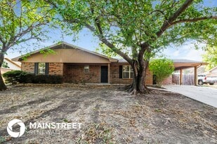 1000 N Chico St in Decatur, TX - Building Photo