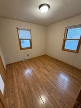 1001 11th St SE in Jamestown, ND - Building Photo - Building Photo