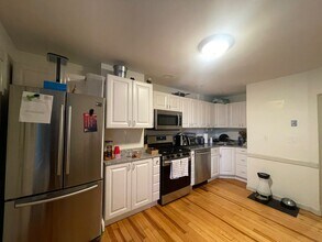 145 L St, Unit 2 in Boston, MA - Building Photo - Building Photo