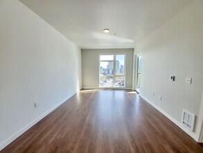 1085 103rd Ave NE in Bellevue, WA - Building Photo - Building Photo