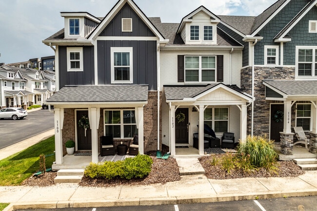Park Place at Charlotte in Nashville, TN - Building Photo - Building Photo