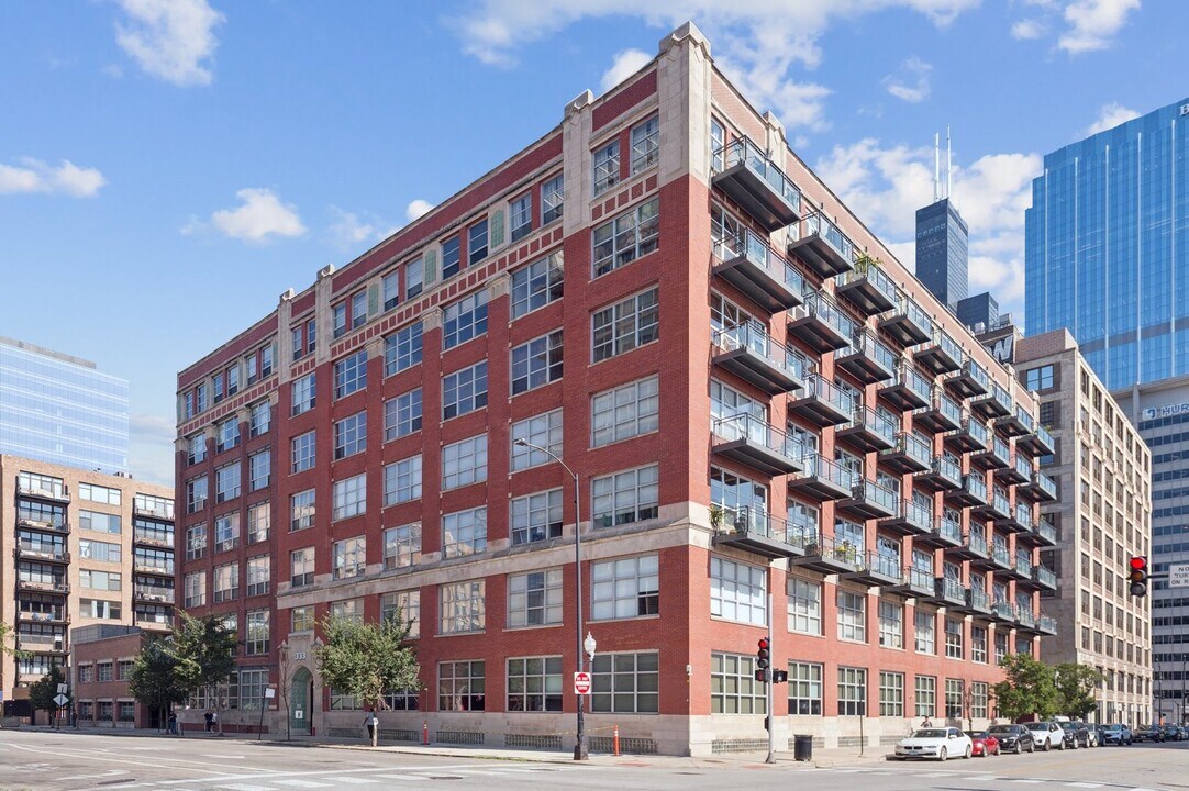 333 S Desplaines St in Chicago, IL - Building Photo