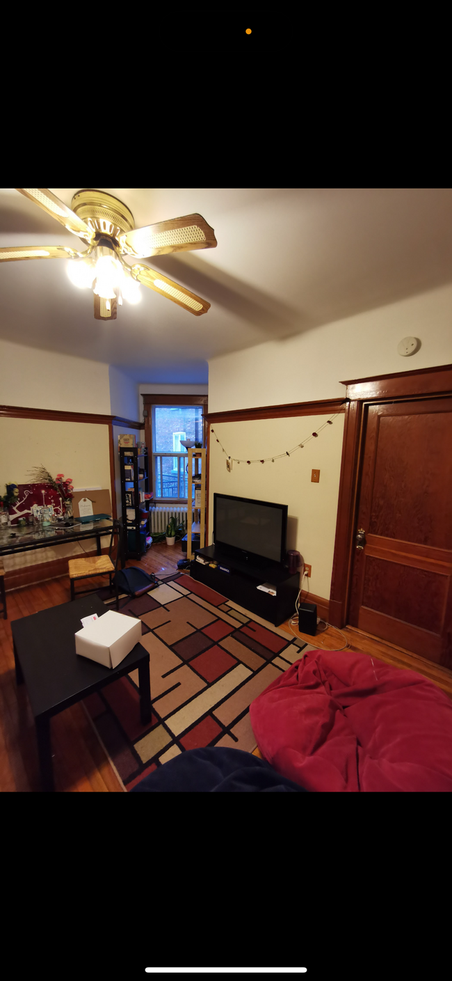 6148 Hutchison Rue in Outremont, QC - Building Photo - Building Photo
