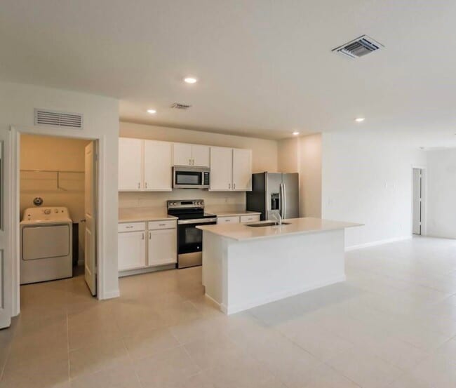 731 Carlyle Wy in Fort Pierce, FL - Building Photo - Building Photo