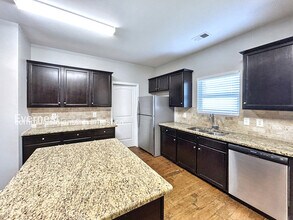 345 Westridge Cir in Dallas, GA - Foto de edificio - Building Photo