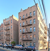 4165 75th St in Elmhurst, NY - Building Photo