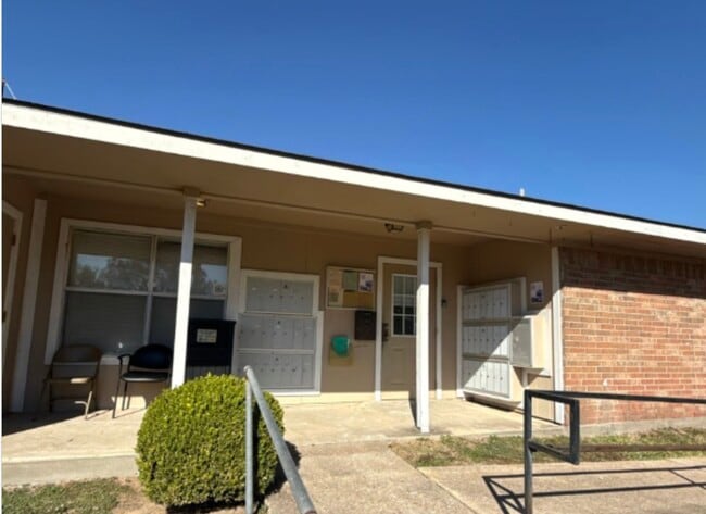 1015 Church St. in Navasota, TX - Building Photo - Building Photo