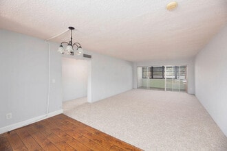 1212 NE 14th Ct in Jensen Beach, FL - Foto de edificio - Building Photo