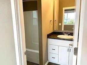 2619 12th St SE in Salem, OR - Building Photo - Building Photo