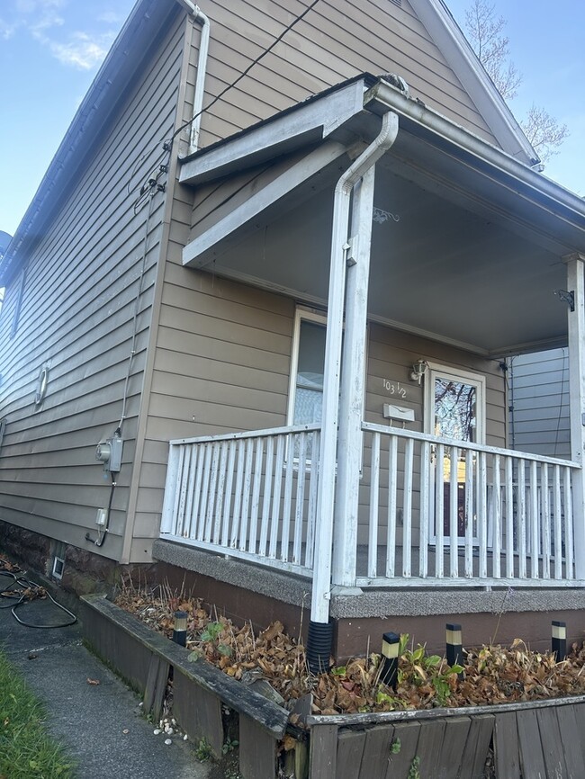 103 1/2 S Ray St in New Castle, PA - Foto de edificio - Building Photo