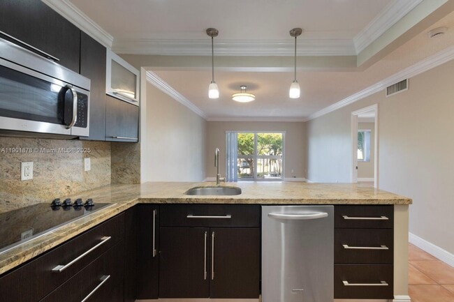 7701 Camino Real in Miami, FL - Building Photo - Building Photo