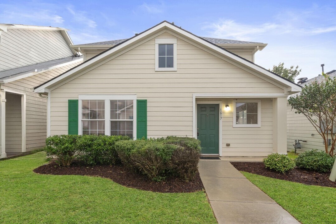 1617 Nichole Woods Dr in Houston, TX - Building Photo