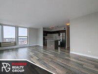 5556 N Sheridan Rd, Unit #5600-015D in Chicago, IL - Building Photo - Building Photo