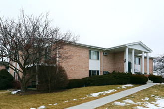 Fox Ridge Apartments in South Elgin, IL - Building Photo - Building Photo