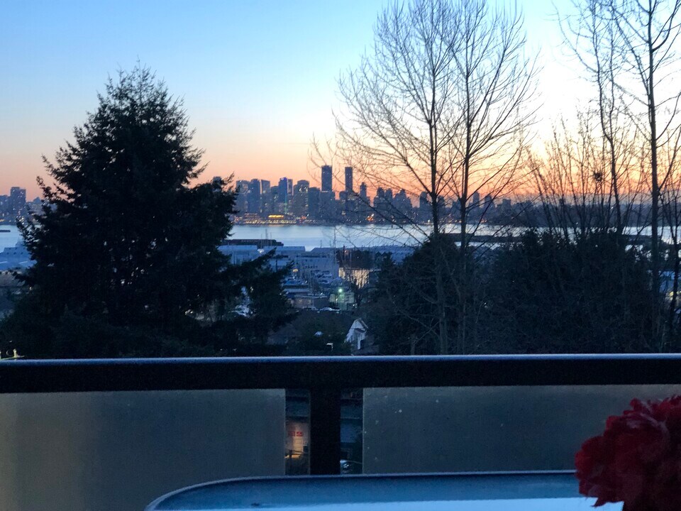 212 Forbes Av in North Vancouver, BC - Building Photo