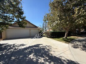 42803 Fanchon Ave in Lancaster, CA - Building Photo