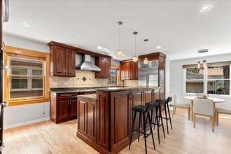 7236 N Olcott Ave in Chicago, IL - Building Photo - Building Photo