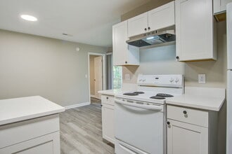 9621 N Cardinal Dr in Ladson, SC - Building Photo - Building Photo