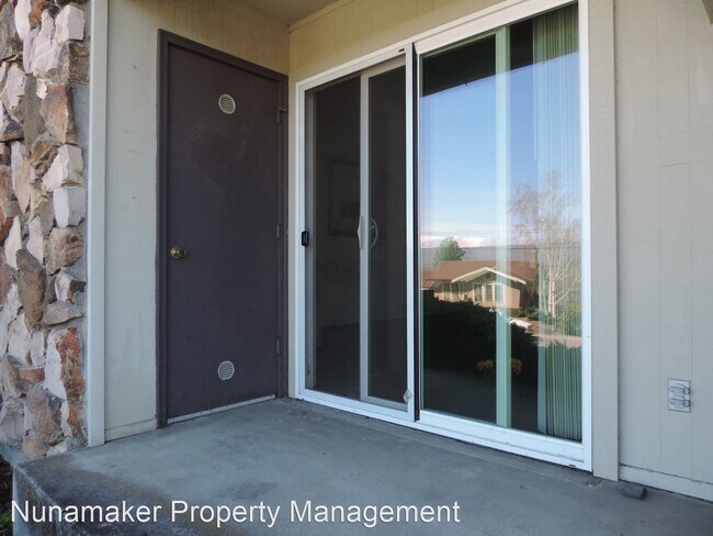 1622 E 9th St photo'