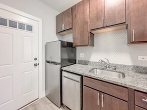 721 W Brompton Ave, Unit J08P in Chicago, IL - Foto de edificio - Building Photo