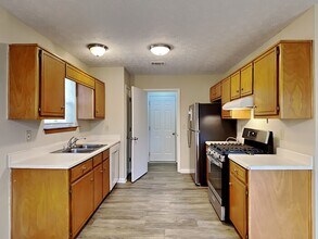 411 Fieldgreen Dr in Jonesboro, GA - Foto de edificio - Building Photo