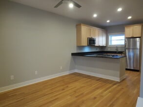 1782 W 44th St in Cleveland, OH - Foto de edificio - Building Photo