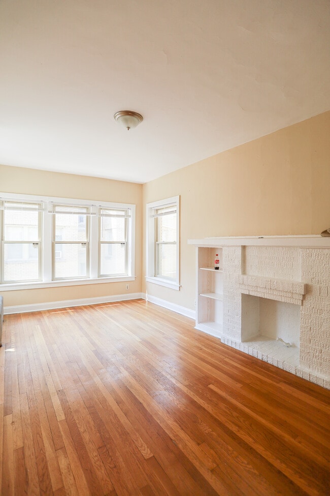 4730 N Spaulding Ave, Unit #2W