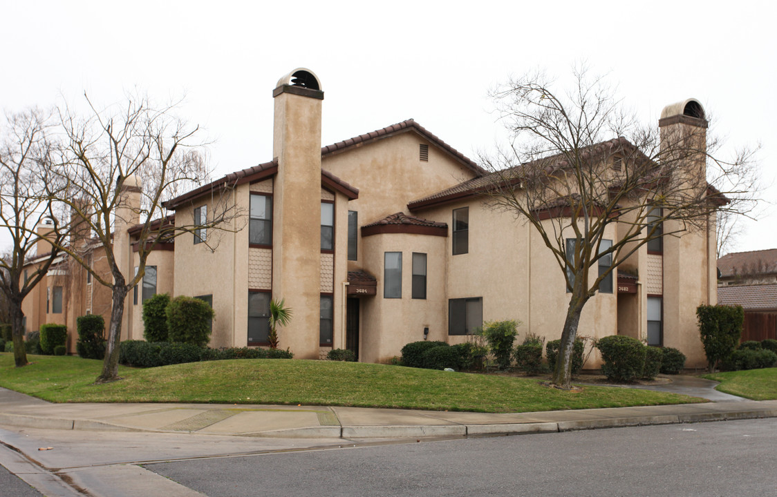 3682 La Mancha Pl in Turlock, CA - Foto de edificio