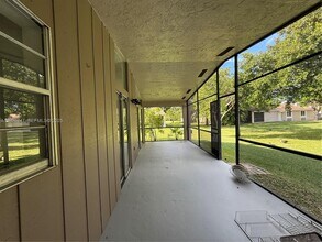 15749 Woodgate Ct in Sunrise, FL - Building Photo - Building Photo