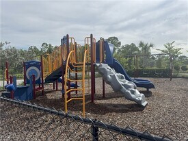 1023 Caloosa Breeze Dr in La Belle, FL - Building Photo