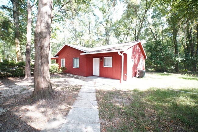 2741 W Tharpe St in Tallahassee, FL - Building Photo - Building Photo