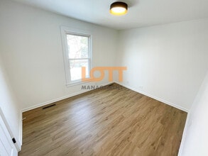 603 Cedar Lane Rd in Greenville, SC - Foto de edificio - Building Photo