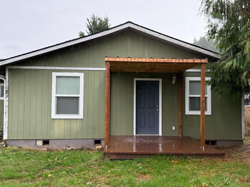 110 9th Ave in Sweet Home, OR - Building Photo