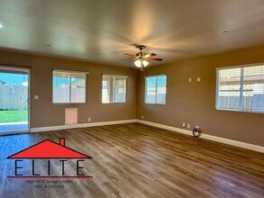 1001 S Farragut St in Ridgecrest, CA - Building Photo - Building Photo