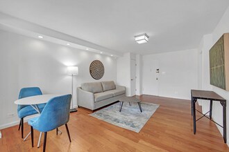 520 E 81st St in New York, NY - Building Photo - Building Photo