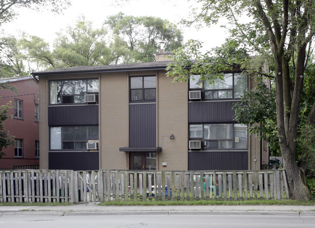 423 Lawrence Ave W in Toronto, ON - Building Photo - Primary Photo