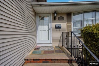 327 Webster Dr in New Milford, NJ - Building Photo - Building Photo