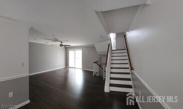 532 Great Beds Ct in Perth Amboy, NJ - Building Photo - Building Photo