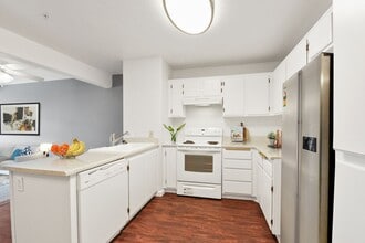 Bradford Terrace Senior Apartments in Placentia, CA - Foto de edificio - Interior Photo