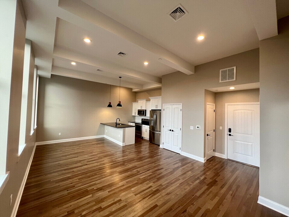 33 E Northampton St, Unit 303 in Wilkes-Barre, PA - Building Photo