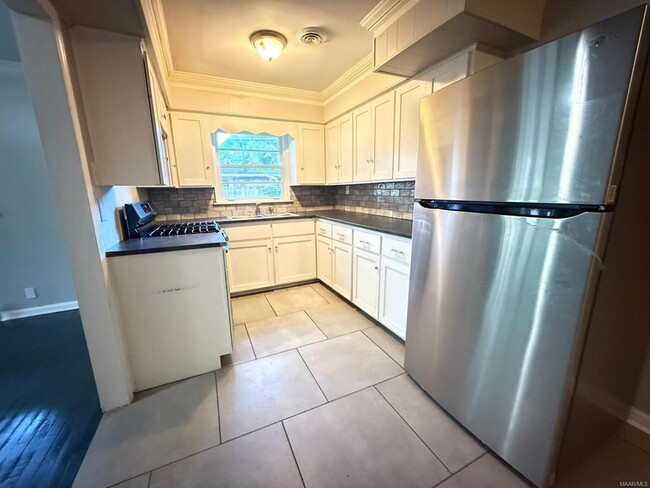 property at 906 Avondale Rd