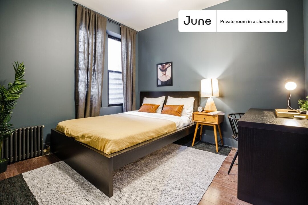 Private bedroom in 5 bed/2 bath Home in New York, NY - Building Photo