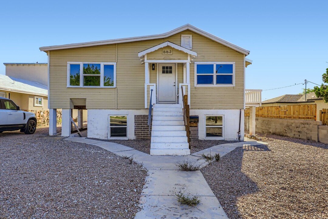 663 Avenue D in Boulder City, NV - Foto de edificio