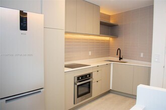 2899 Collins Ave, Unit 1422 in Miami Beach, FL - Foto de edificio - Building Photo